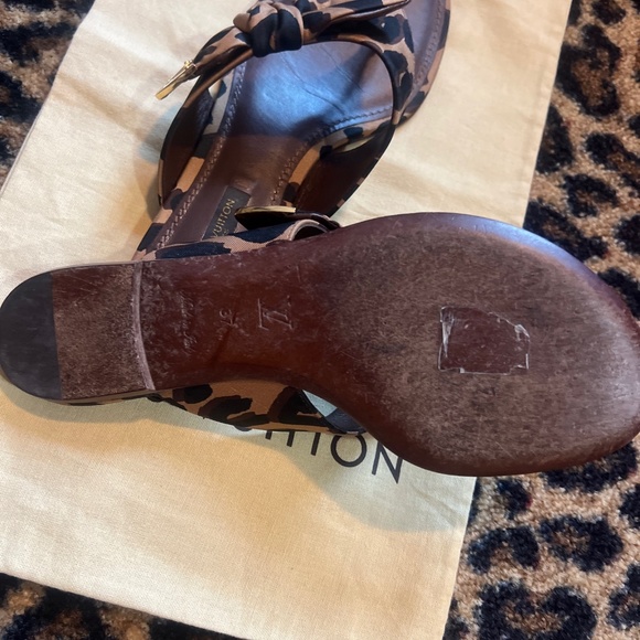Louis Vuitton 37 flat sandal with animal print thong and bow - Picture 5 of 5